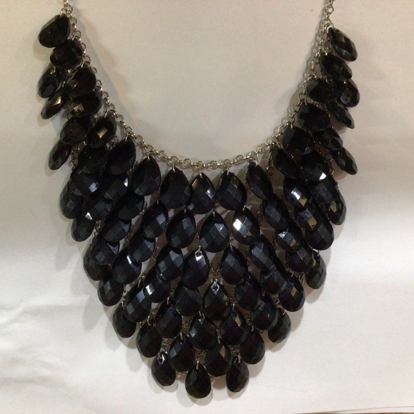 Black teardrop necklace on a silver tone chain - Picture 2 of 3